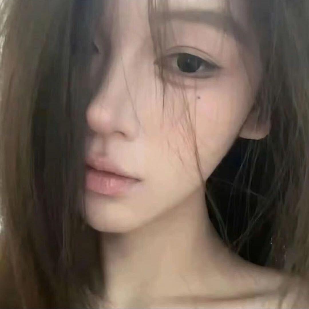828 .