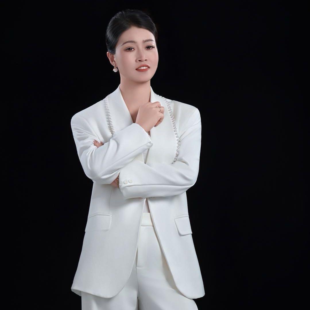 主持人艺霏「以声入局」