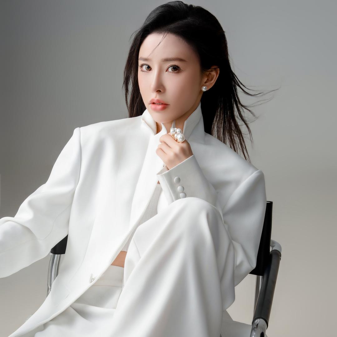 霞霞爱穿搭<生活号>