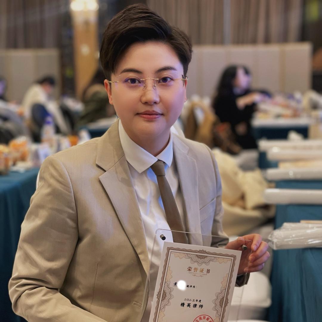 文艺大法师黄律