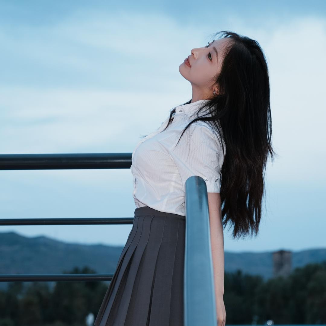 李李.