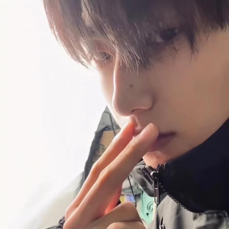 一杯冰美式.