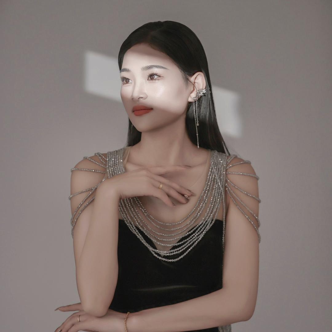聚美主持大美