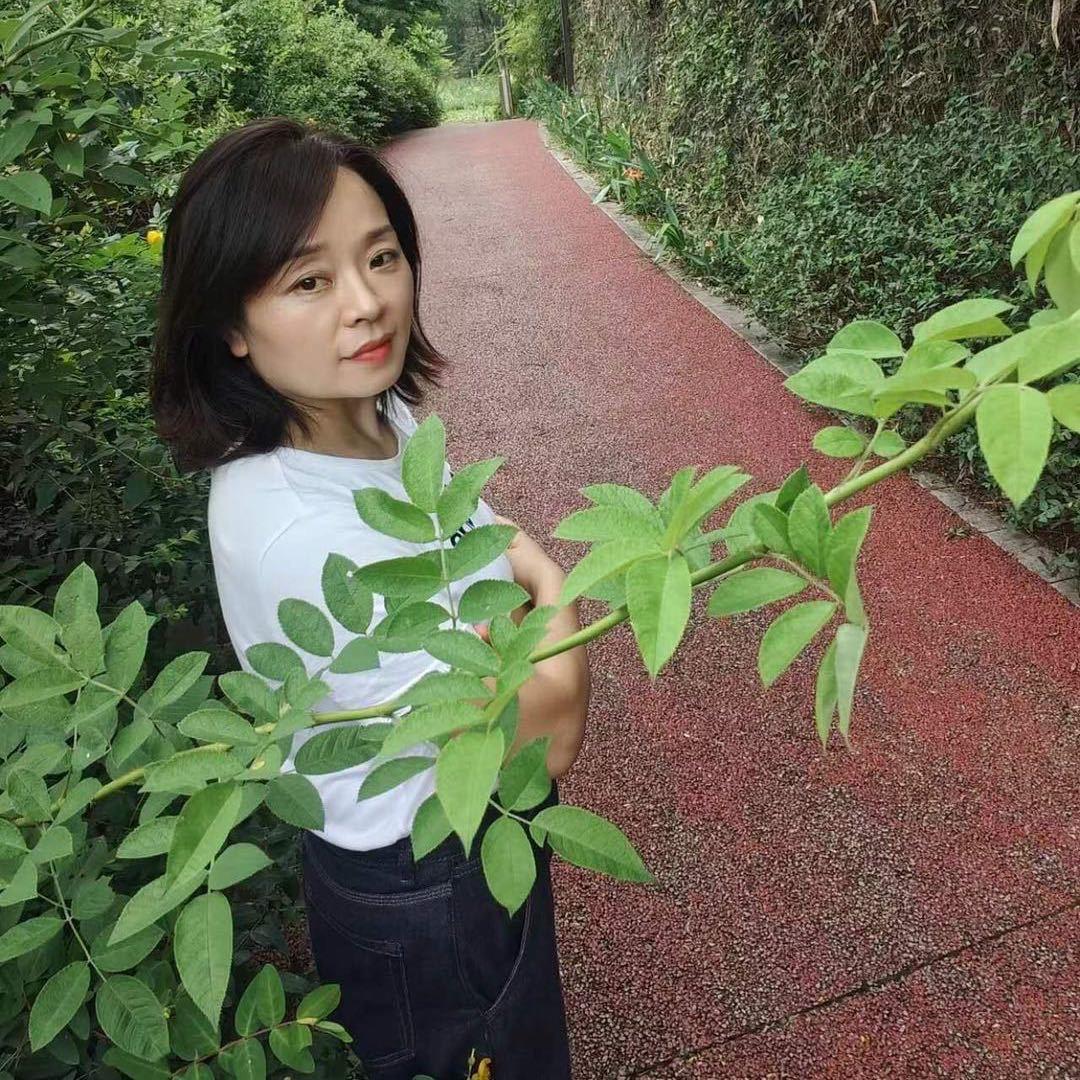 乐山卡诺德式门窗-汪萍