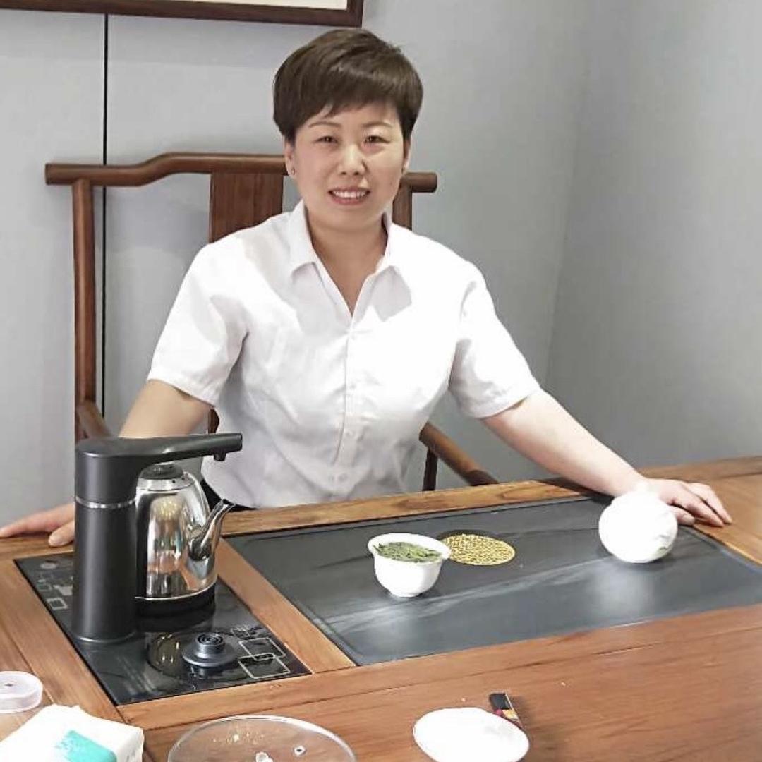 泗福牛火锅店经理王新凤请多多关照