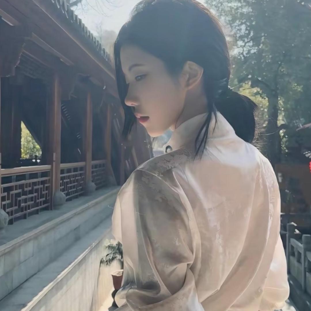 小八.