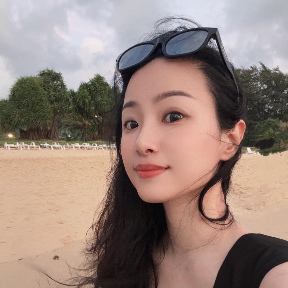 😊落落大方的小金