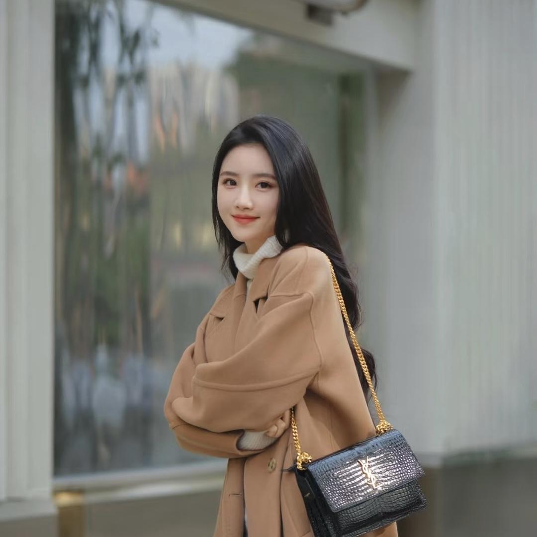 慕雨思女装工厂