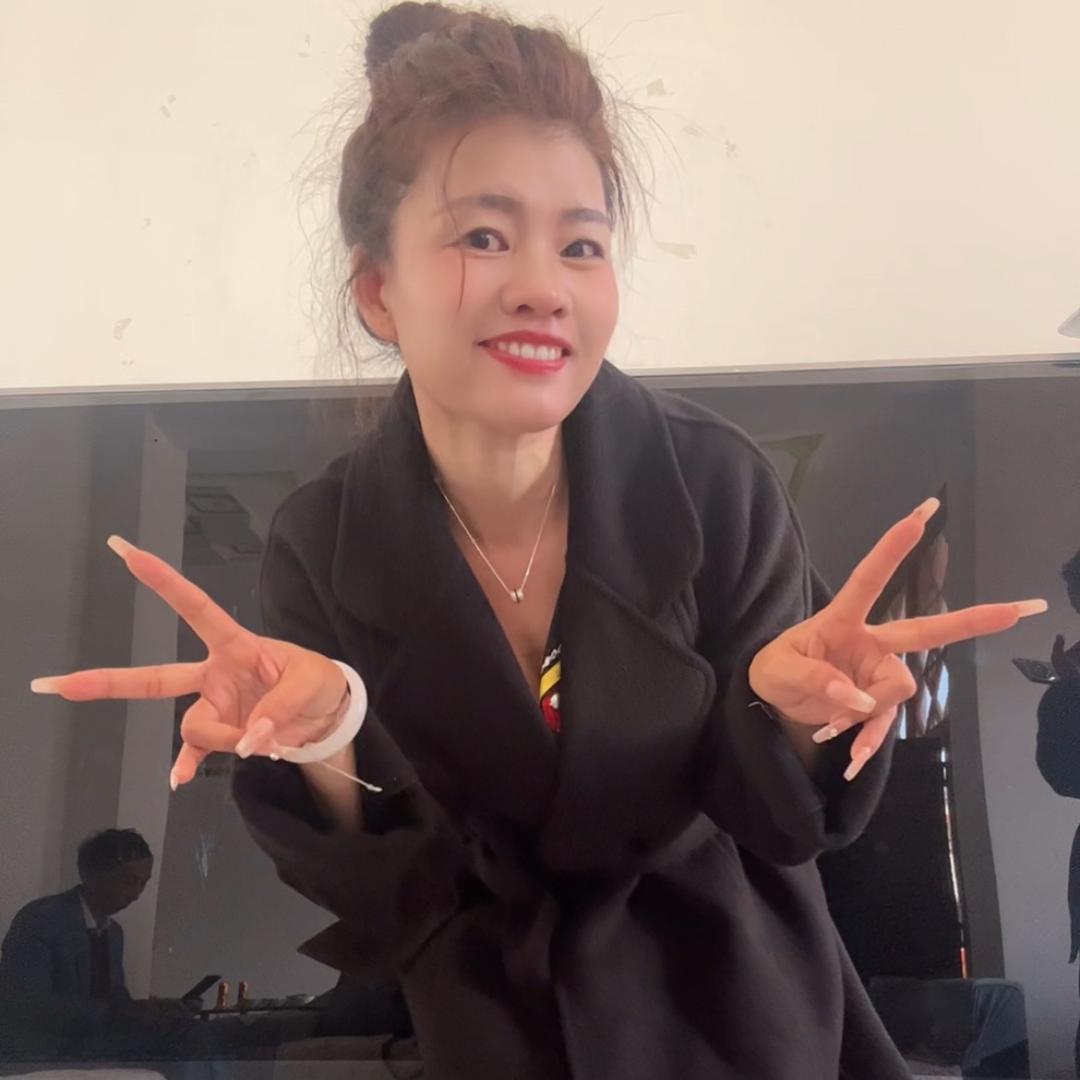 施韵甸美打歌队