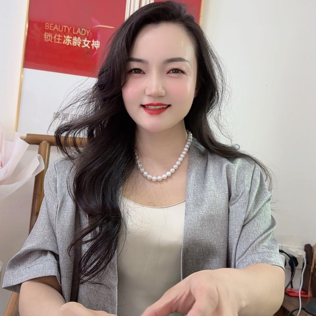 伊米澜护肤品执行董事-盼盼