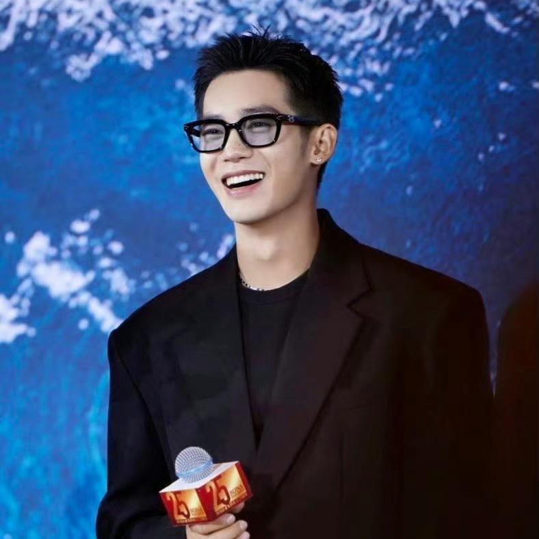 ꧁༺韩骁老子喜欢你༻  ꧂