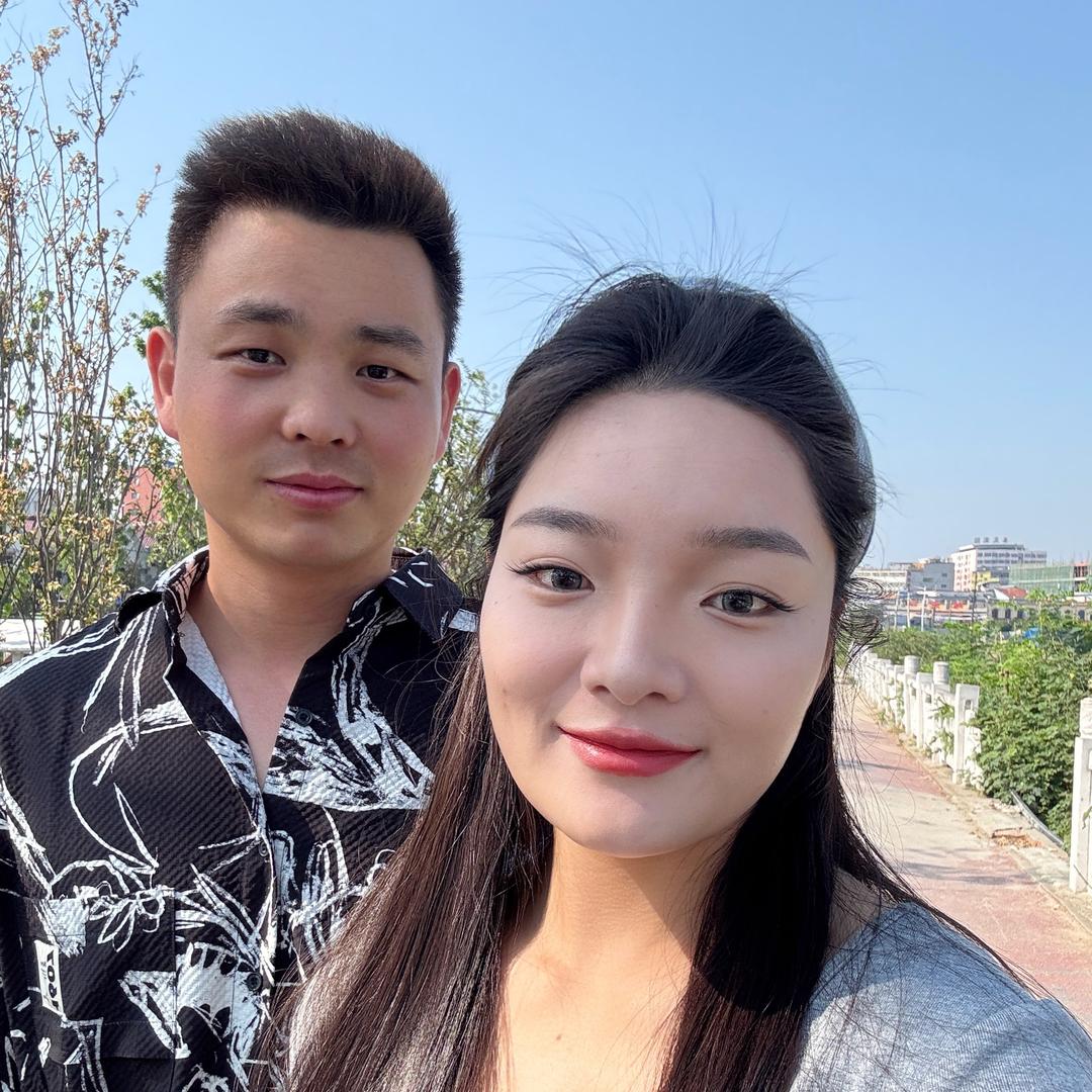 小辉和燕子自驾游