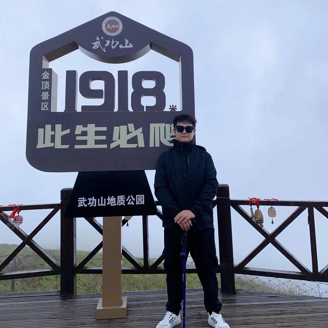 左手在哭