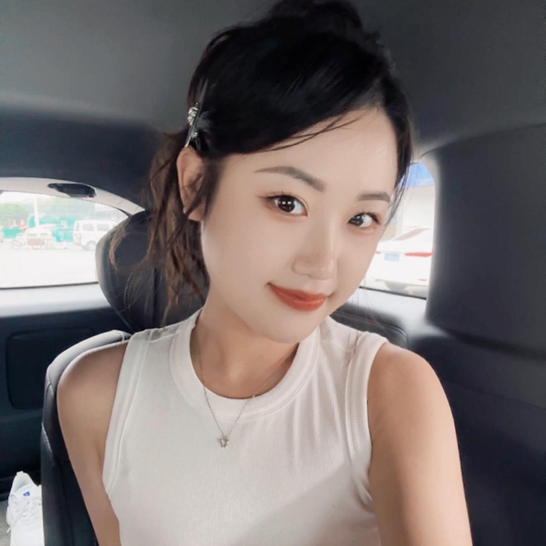 美依.