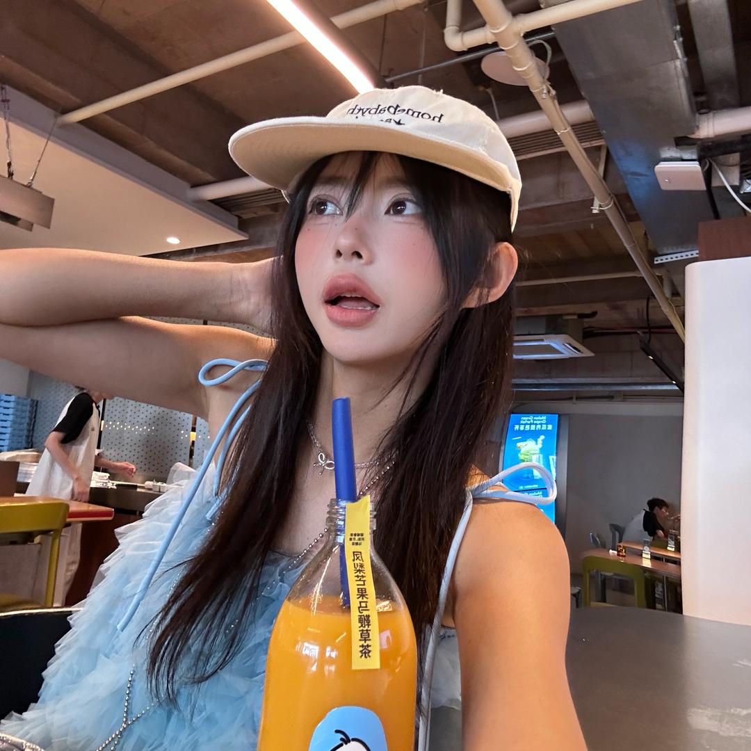 曼曼 。