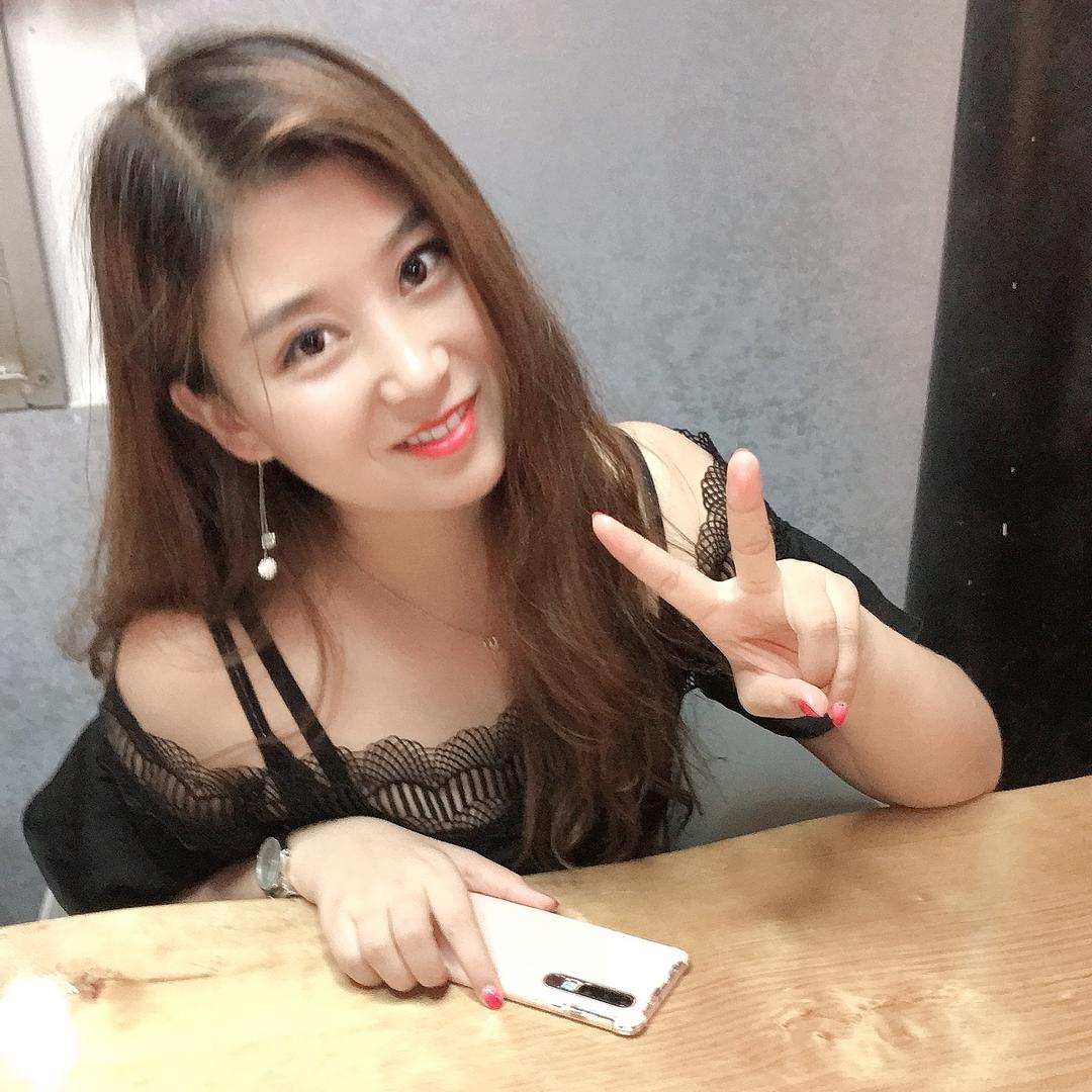 勉勉新吴区美尼斯美甲美睫店