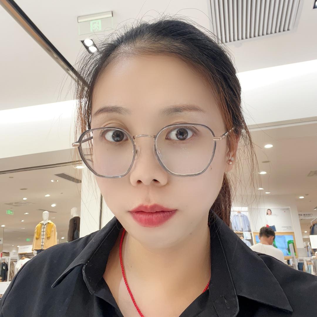 卖珠宝的容容妹子