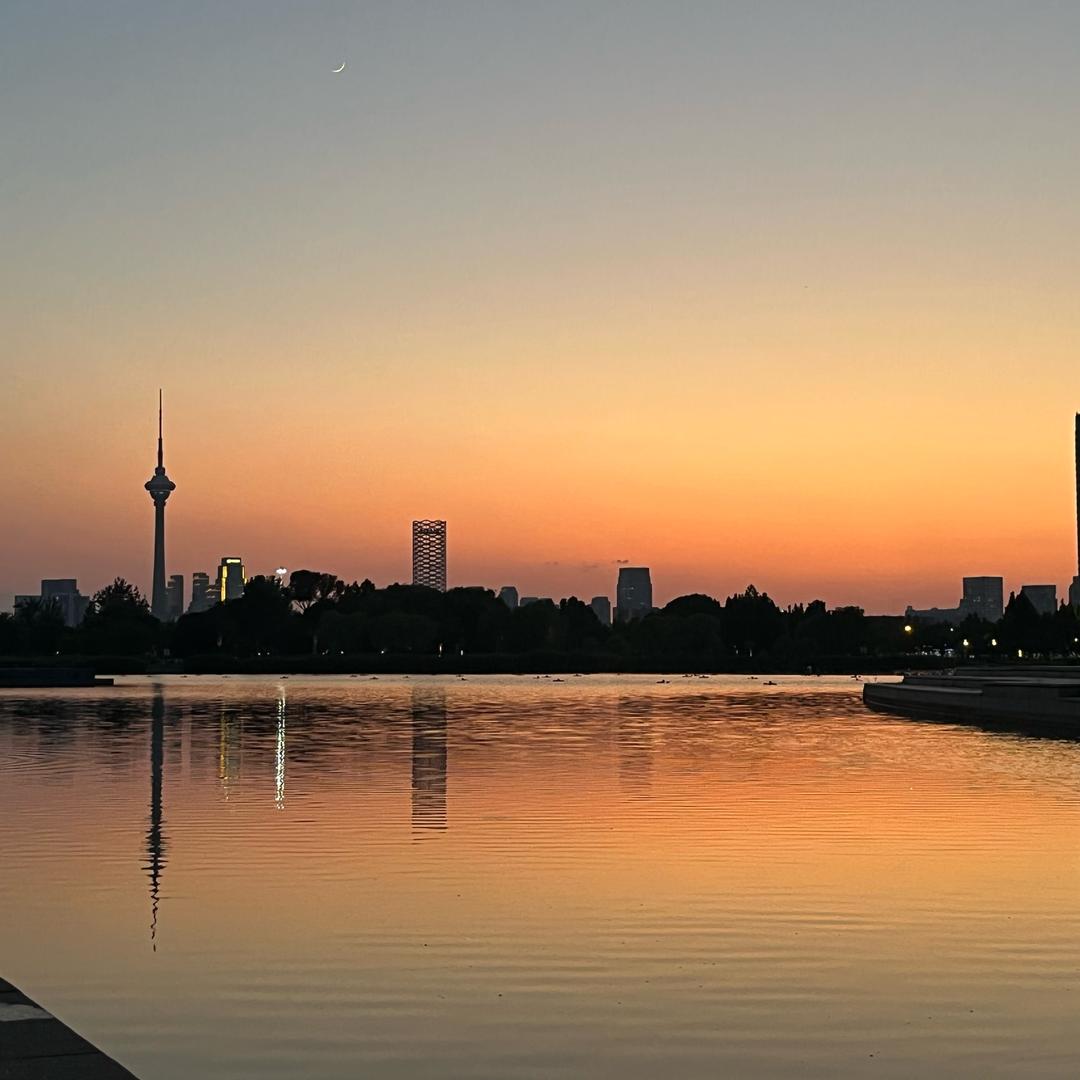 不及人间一两风