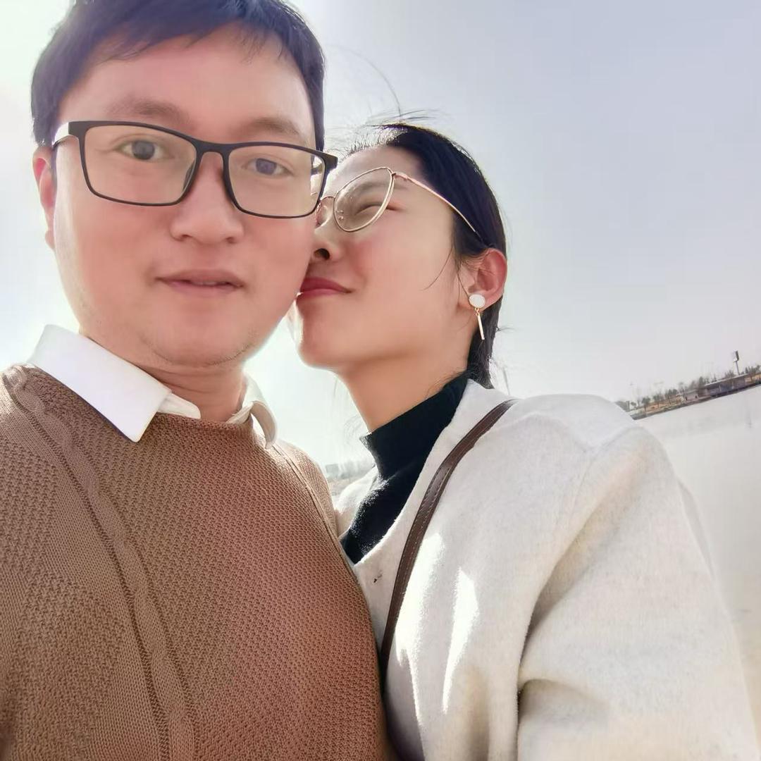 济源教画画的小夫妻