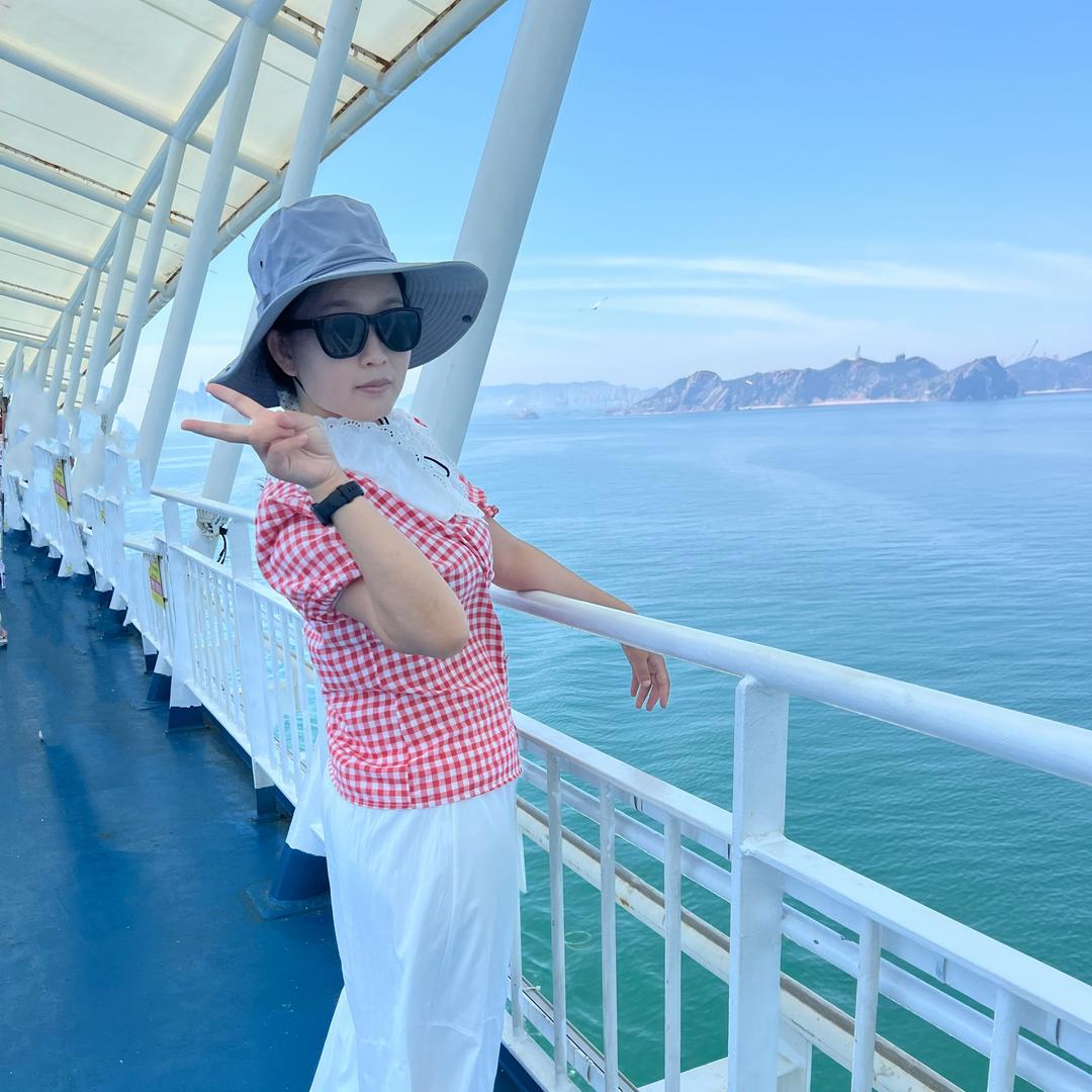 喜欢看海的妞妞