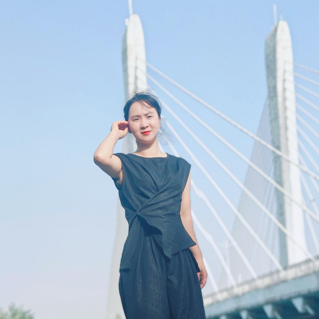 莉莉爱吃嘴