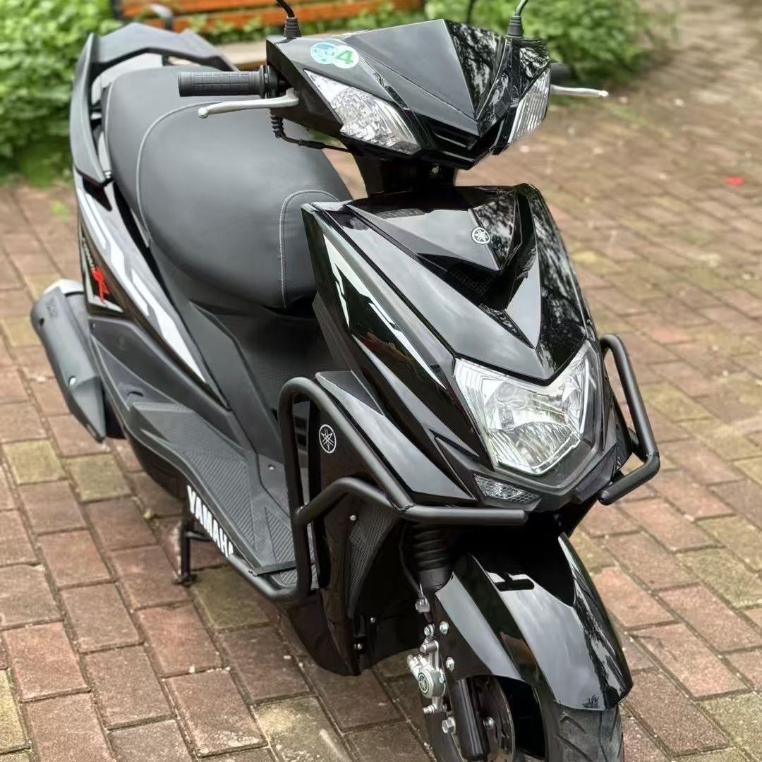 踏板摩托车