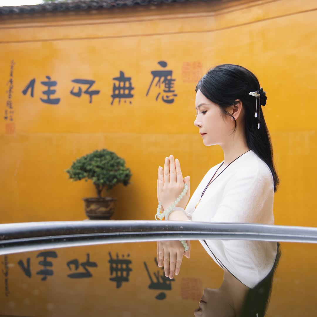 快乐的霞