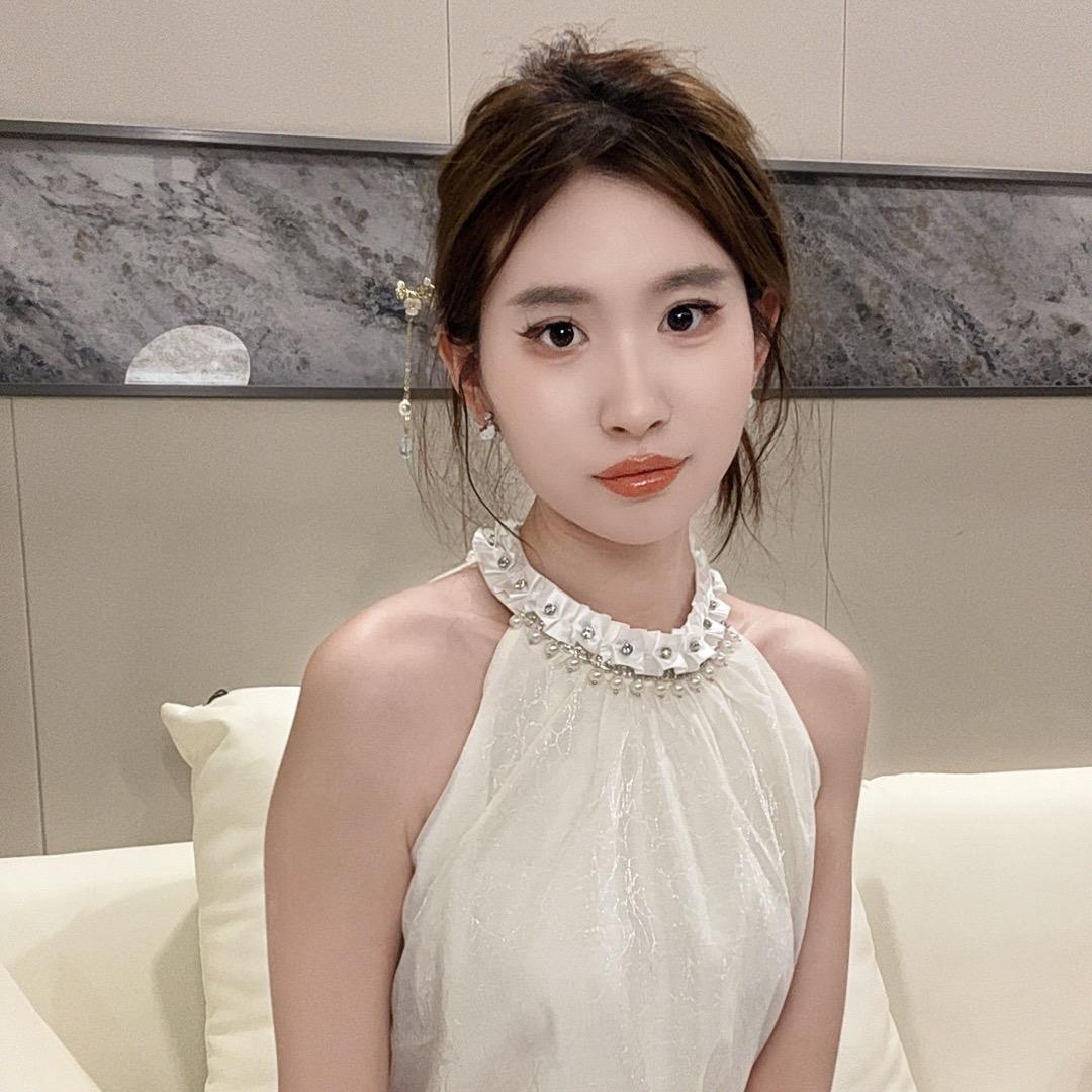 华国强女士