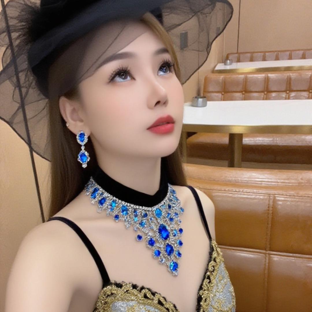 富婆奶茶摊，小连