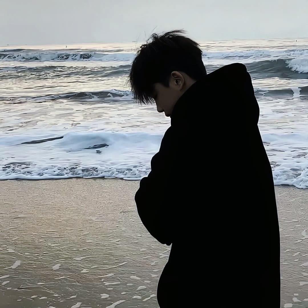 ︉