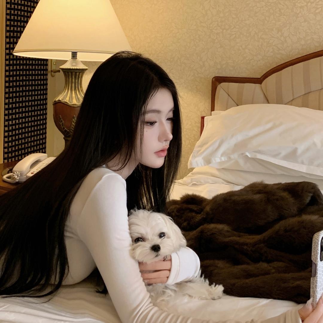 再吃亿点点 ^• ·̫ •^ ੭