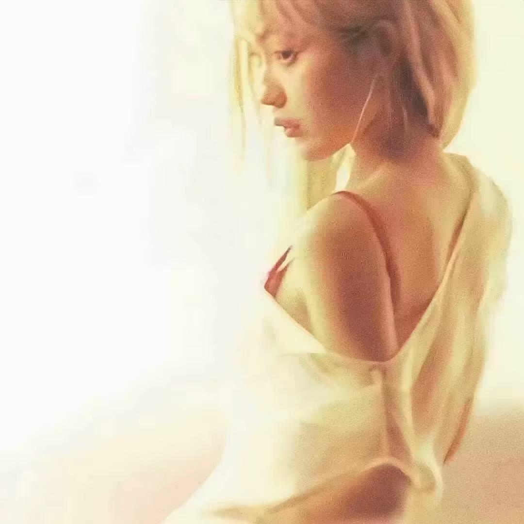 小 美.