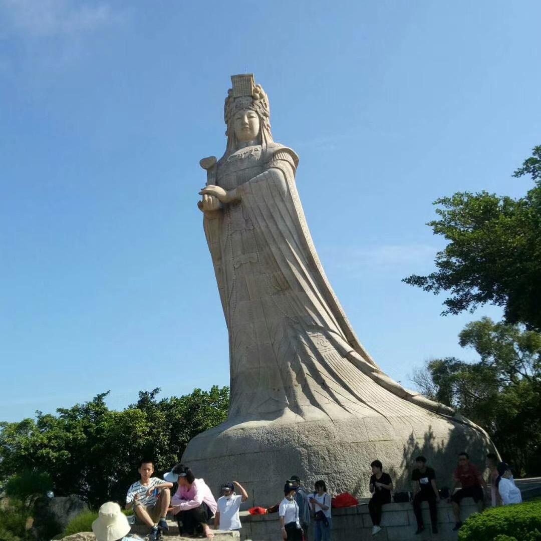 文雅化妆品橱窗有好物