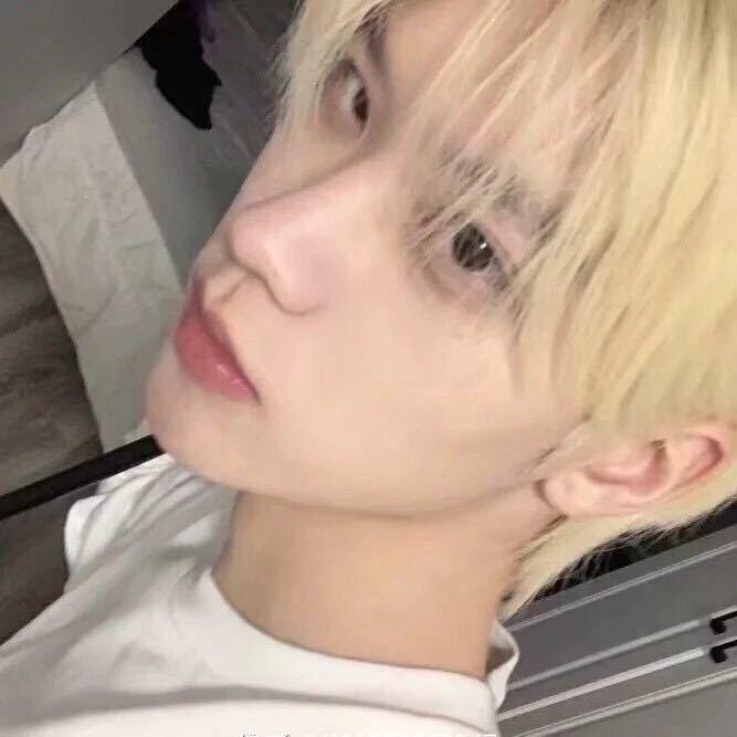 小👻