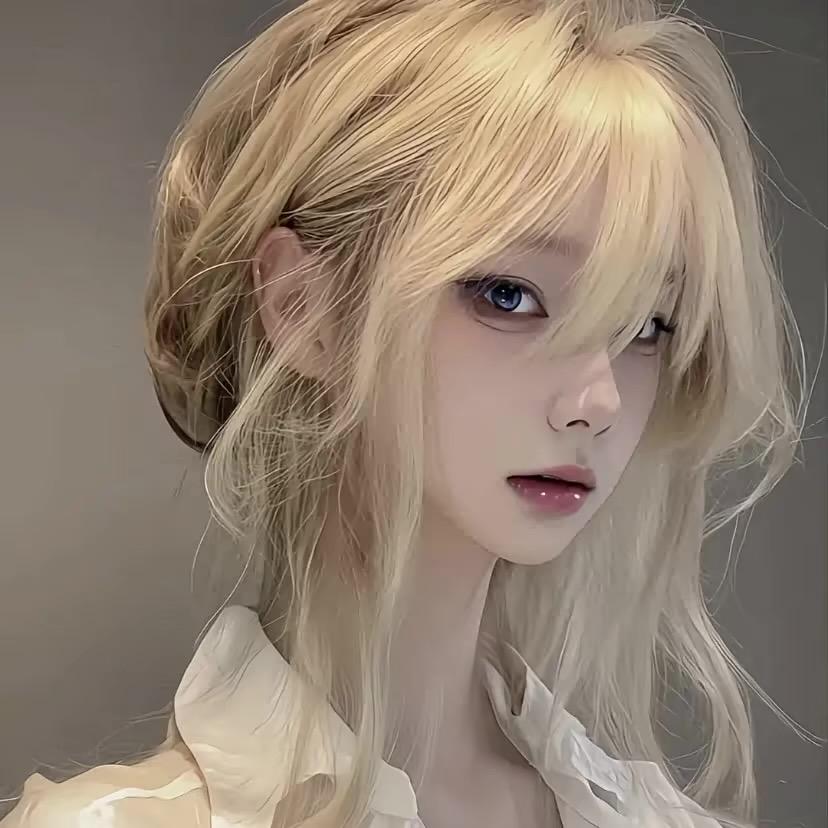 女主角.