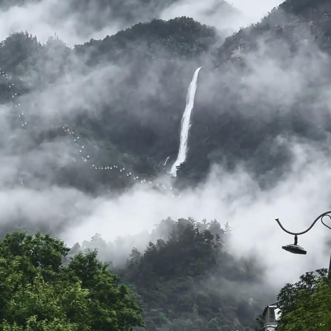 轻舟已过万重山