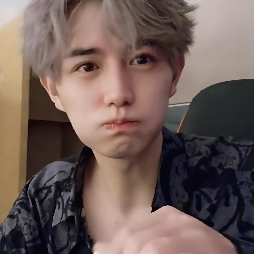 童锦程。