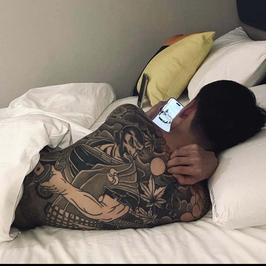 龙龙 .
