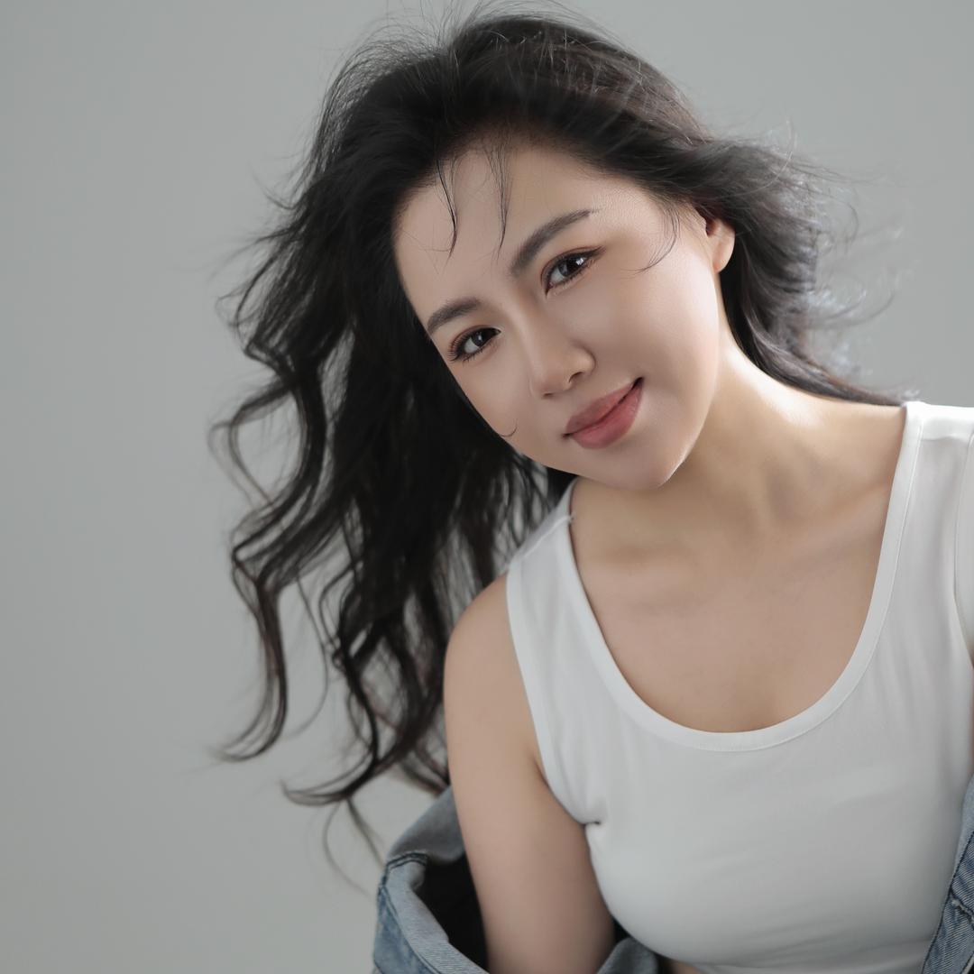 小娜娜🎤唱歌主播《难卜的卦》