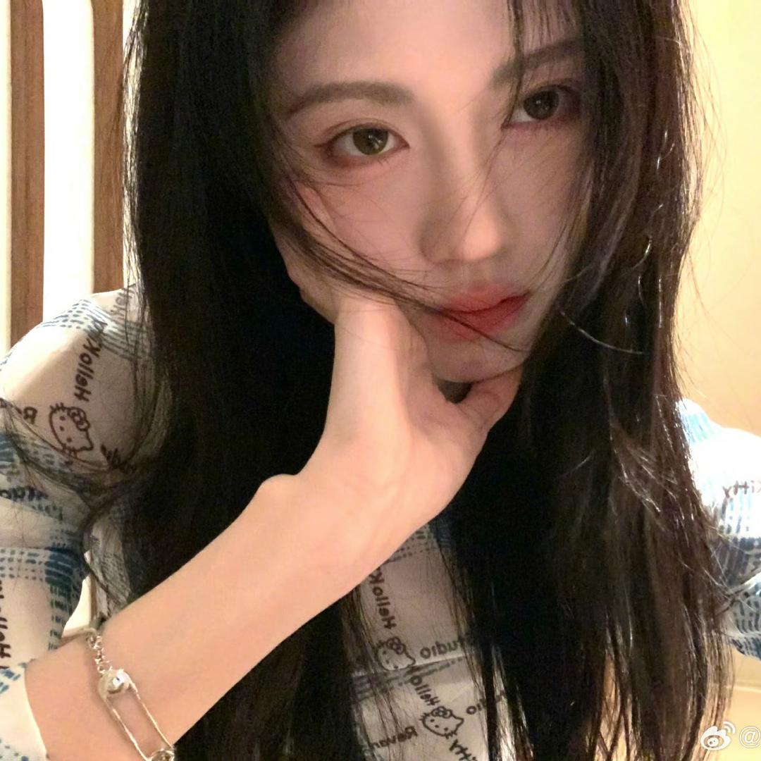 小姐，靠近点。