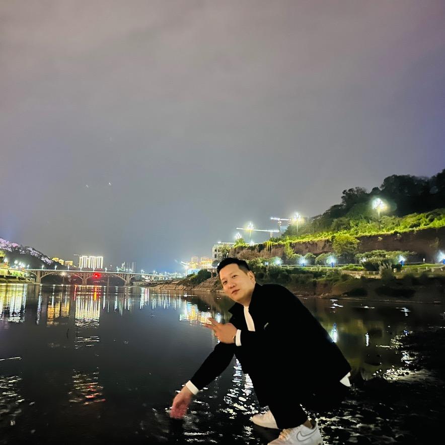 宜宾贴膜阿坤。