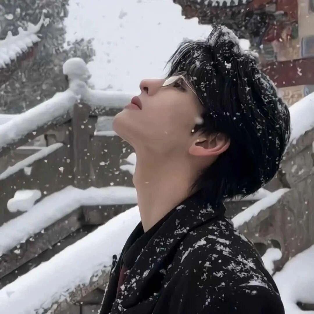 青丝斩断情丝绝，从此江湖两相忘