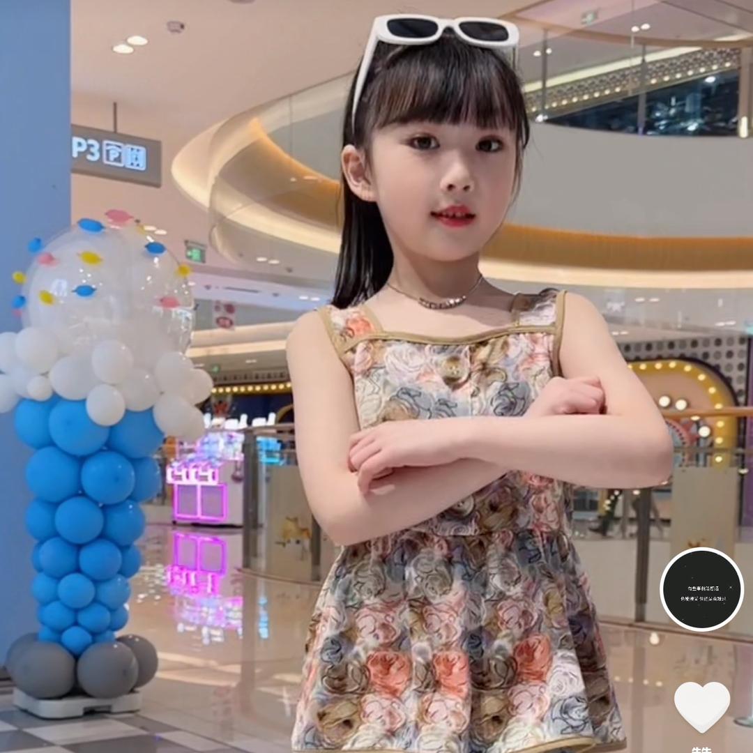 小丫头童装店