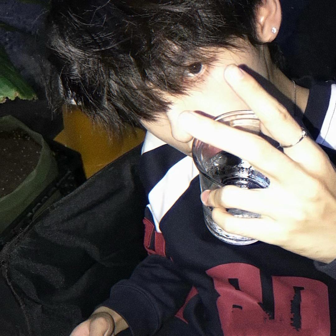 y7
