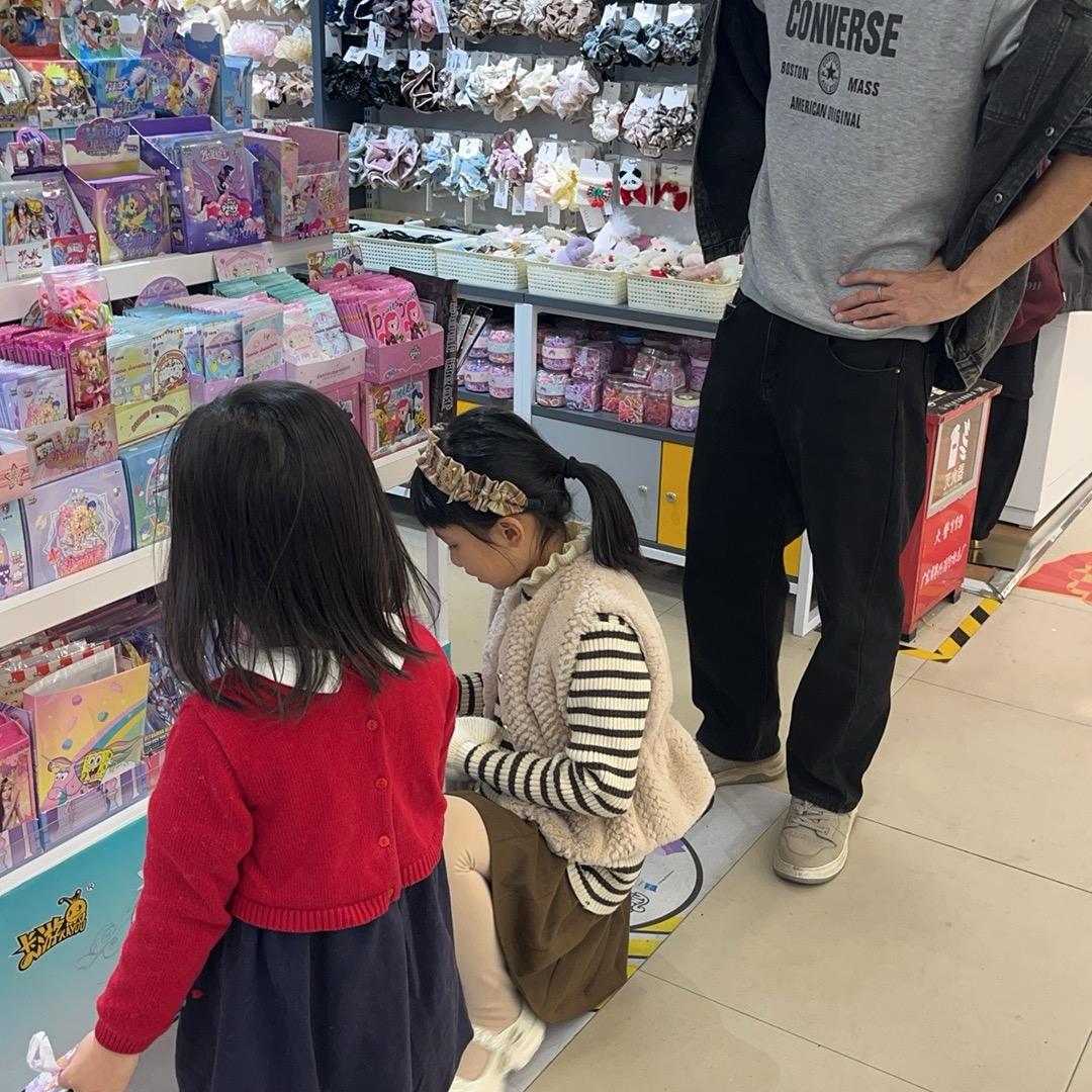 我真发艺. 服装