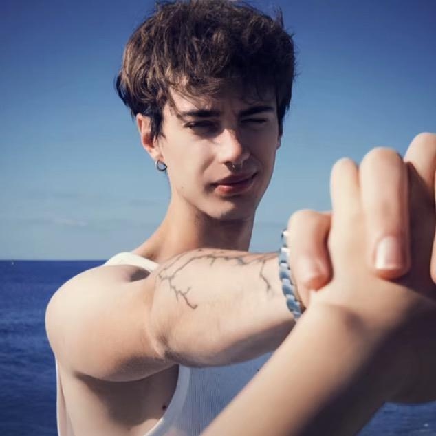 冬虫夏草男人.🖤