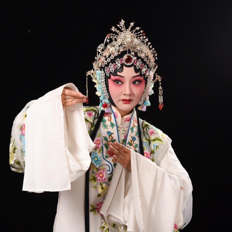 戏曲朱小柠