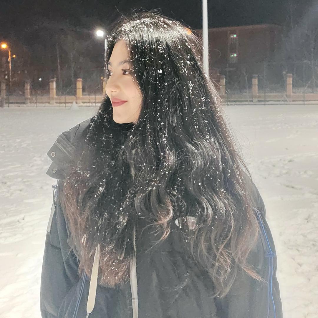 小曼.