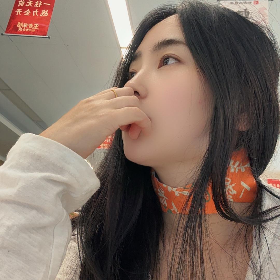嗯呐→严儿