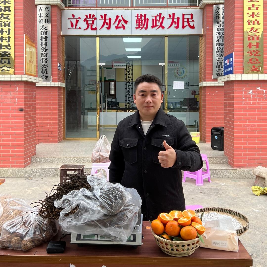 村主任吴洪强